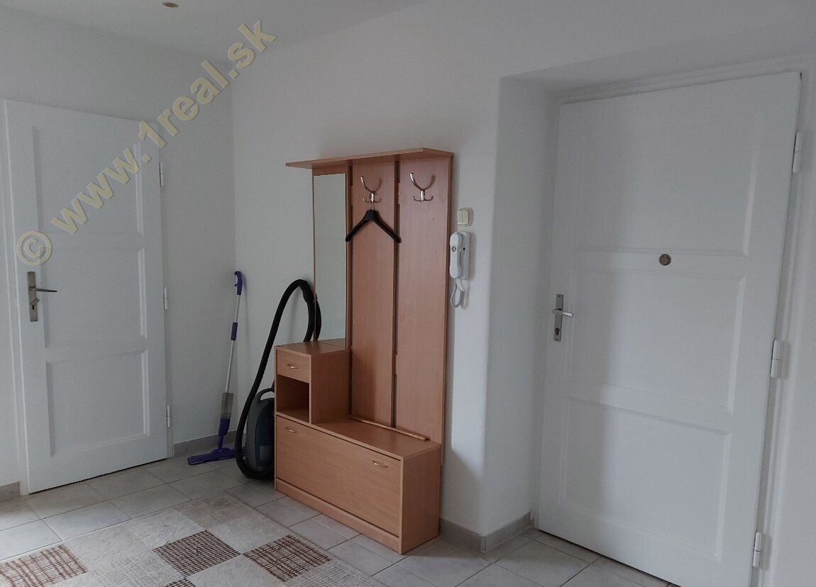 3-izbový byt, Banská Bystrica, Hronské predm. [683]